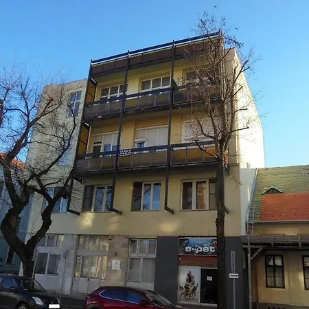 Apartament Stylish Delight In Downtown Of Debreczyn Zewnętrze zdjęcie